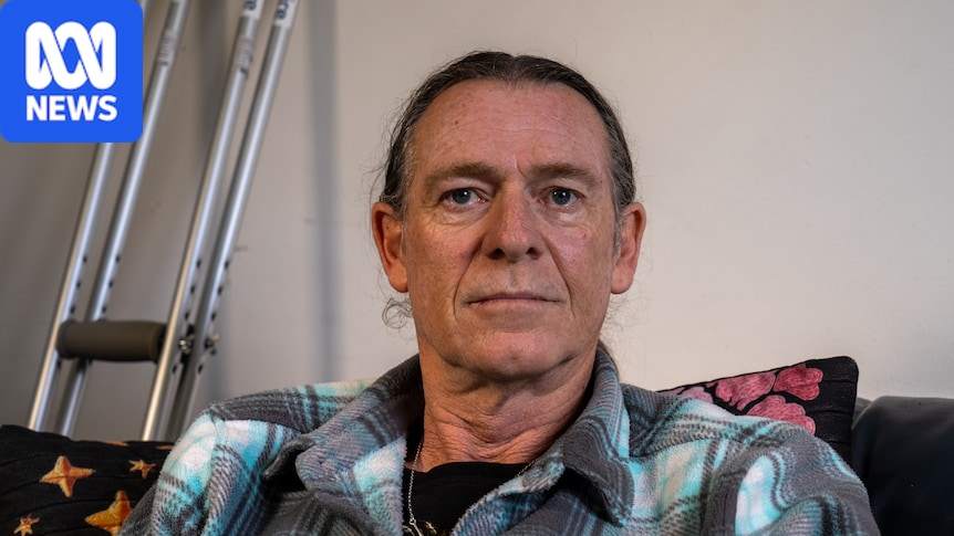 Man with broken hip waits for hours at RFDS base before hospital admission