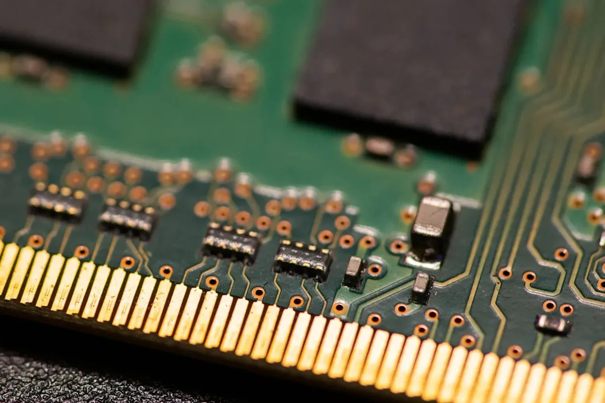 MU And SNDK's Nascent Rebound Faces A New Test — China's CXMT Reportedly Makes Major Breakthrough With New AI Memory Chip