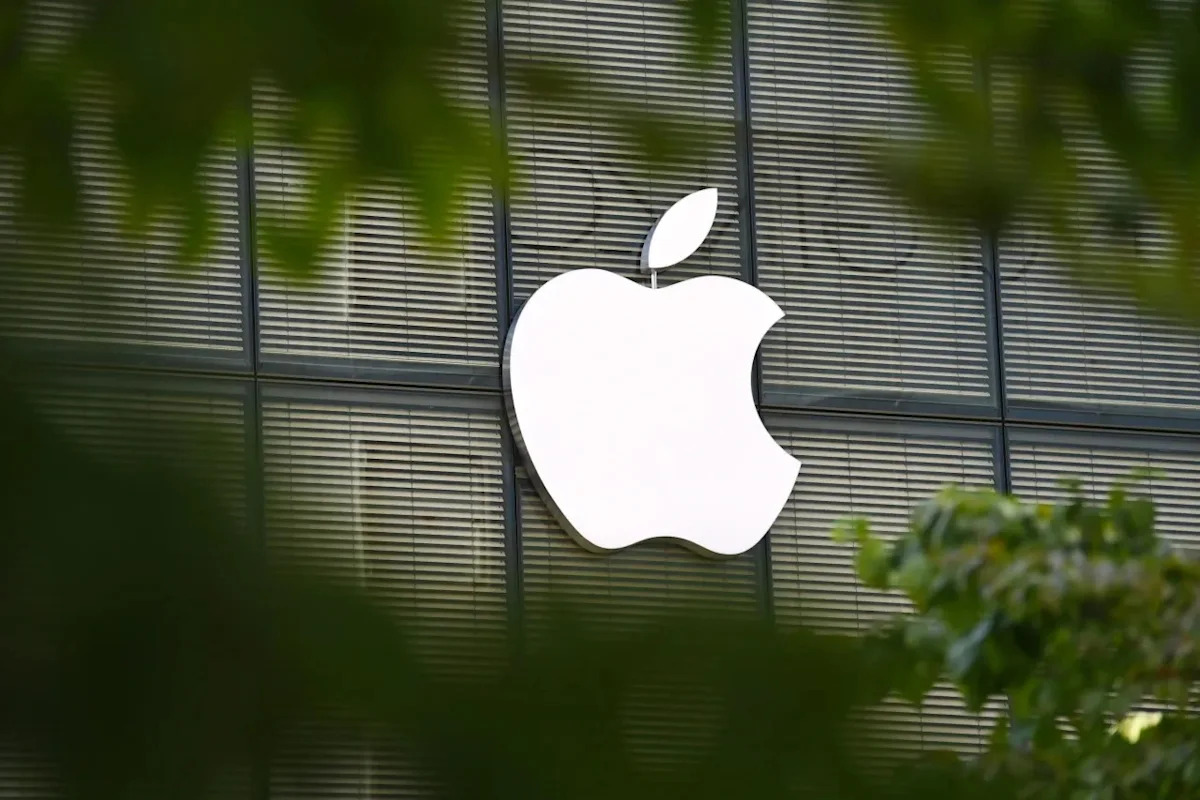 Apple’s New Foldable iPhone Could Cost $2,000, Citi Says: TSMC, Amphenol Among Stocks To Watch