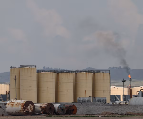 Iraq Oil Output Further Plunges as Storage Fills, Hormuz Exports Blocked by Conflict