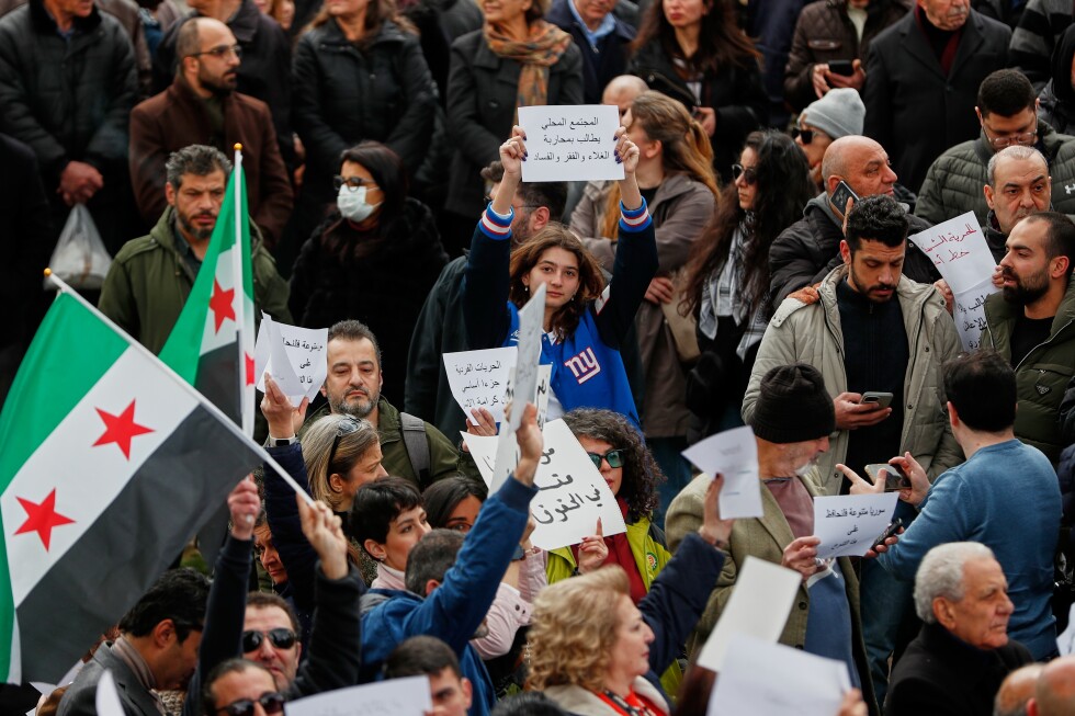 Syrians protest alcohol restrictions in Damascus