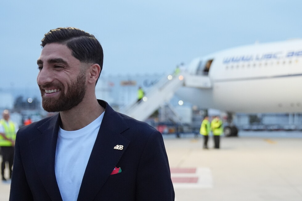 Iran's World Cup players wear pins for victims of deadly strike on school