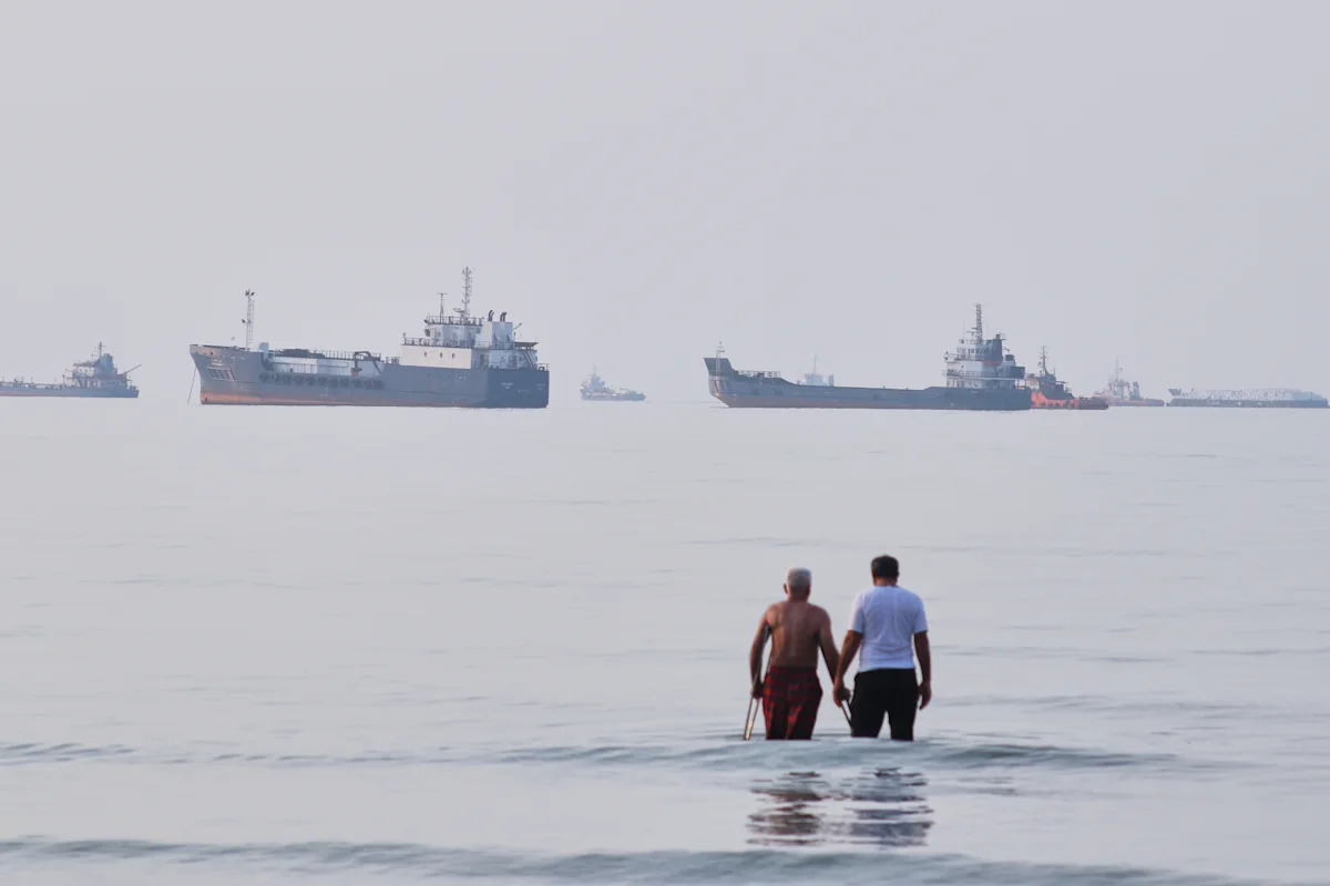 3 islands help control access to the Strait of Hormuz. They're in the crosshairs of the Iran war