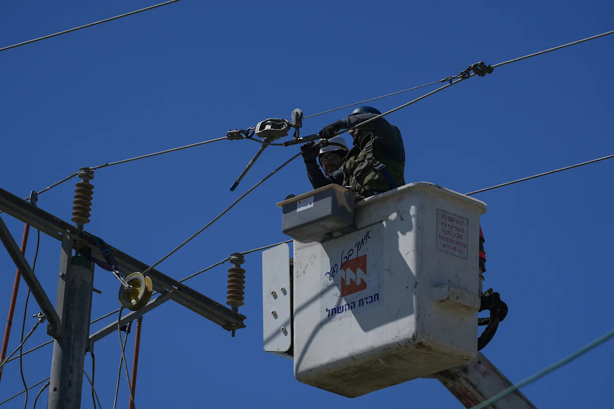 Israel Electric Corporation connects 12 IDF outposts on Syrian border to national grid