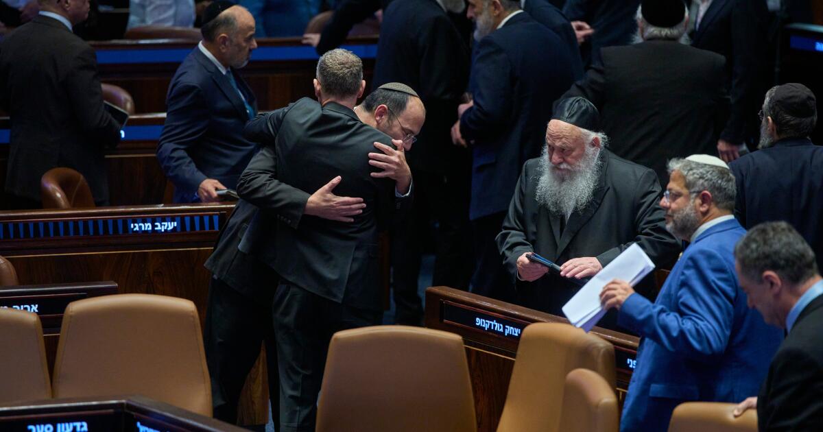 Israel's parliament dissolves ahead of Oct. 27 elections