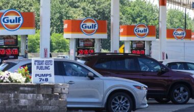 Confidence in the economy falls as Iran conflict sends gas prices higher