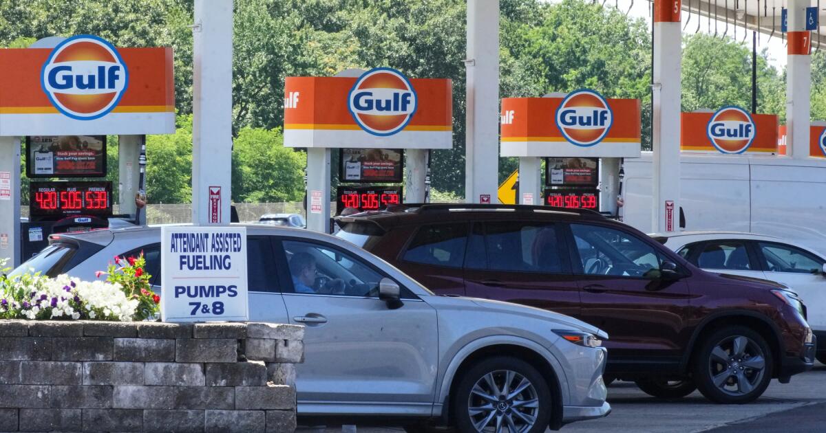 Confidence in the economy falls as Iran conflict sends gas prices higher