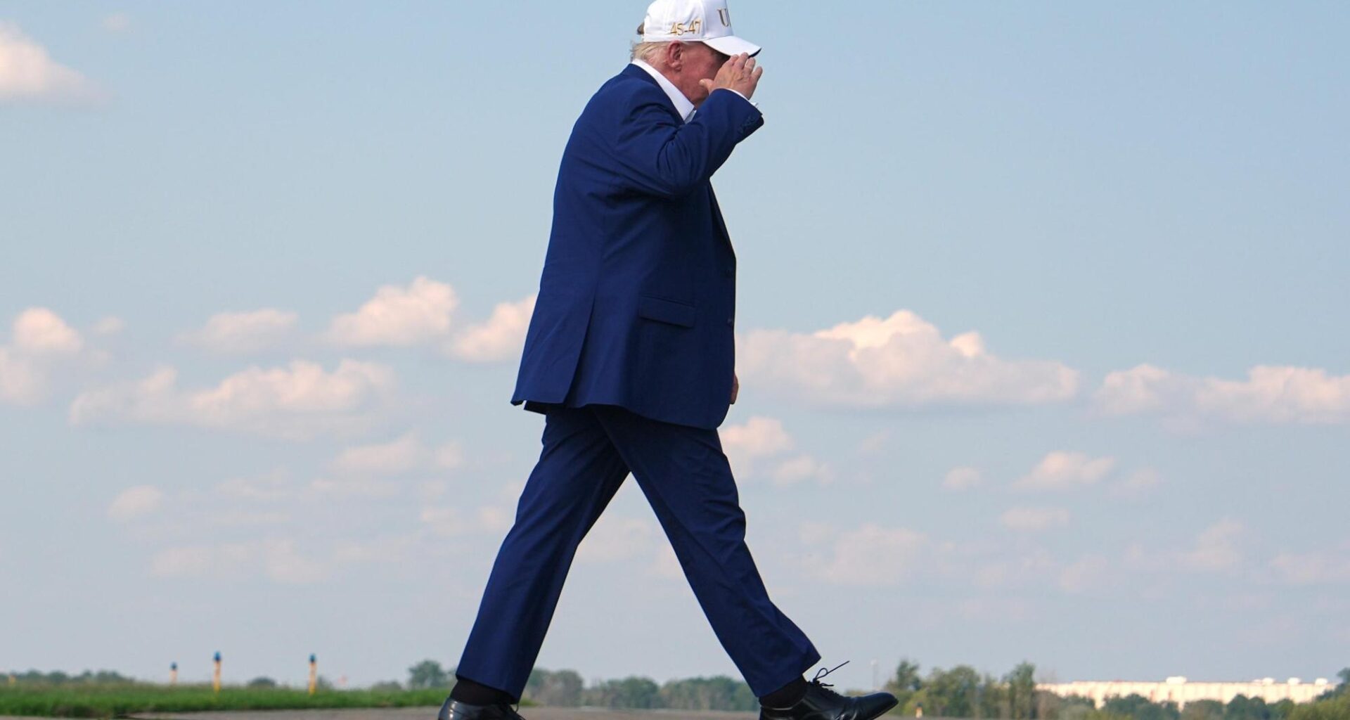 President Donald Trump pivots back to sanctions for Iran as other strategies to end his war fizzle – Chicago Tribune