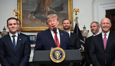 Trump Calls for ‘Economic D-Day’ on Iran as US Seeks to Restore Hormuz Shipping