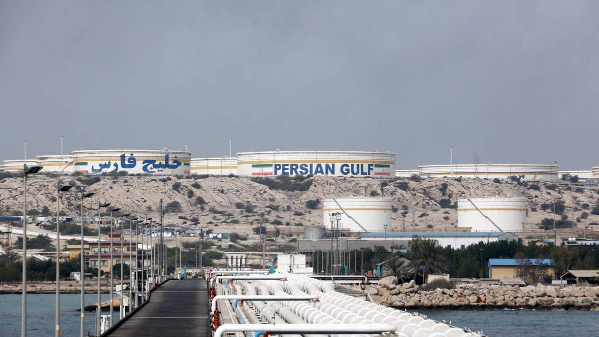 U.S. Strikes Iranian Oil Tanker Off Kharg Island