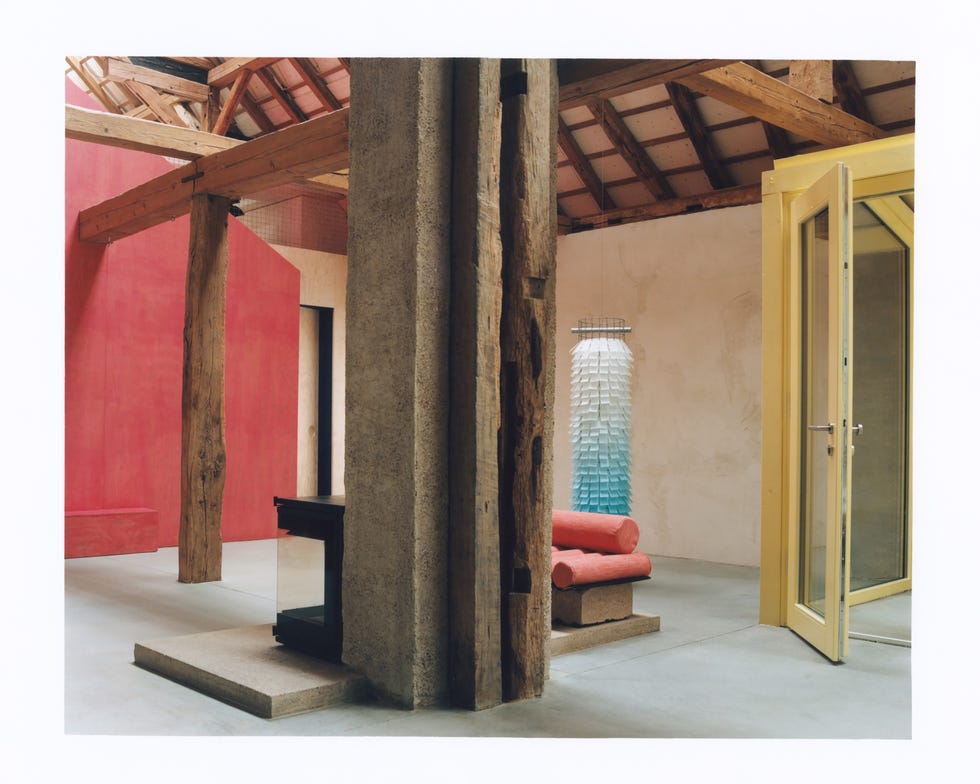 granero siglo xviii, cuatro casas divididas por colores y un manual de arquitectura, asi hicieron los propietarios su reforma diy