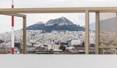 Ad Atene la Fondazione Onassis apre un nuovo spazio multidisciplinare in un’ex fabbrica di plastica