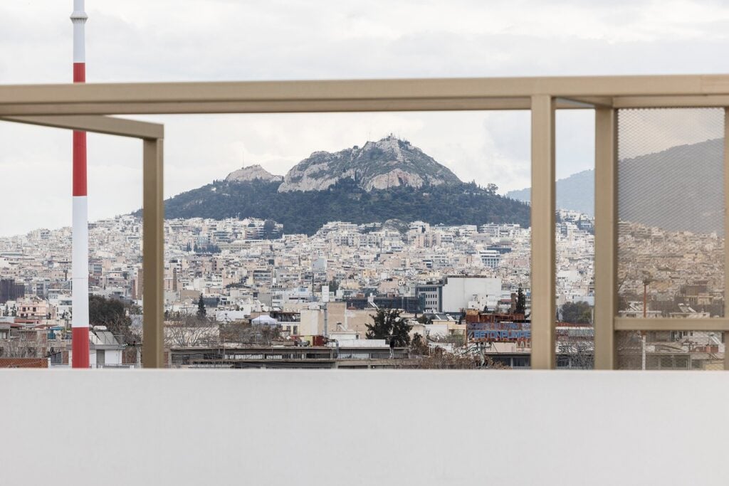 Ad Atene la Fondazione Onassis apre un nuovo spazio multidisciplinare in un’ex fabbrica di plastica