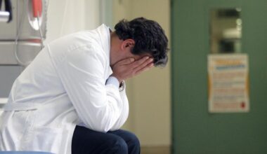 Medici senza ferie in Piemonte: rischio burnout ed errori, migliaia i giorni non goduti - La Stampa
