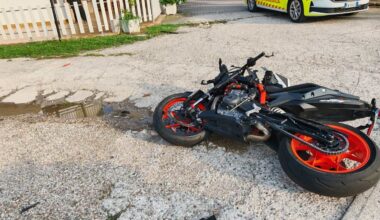 Incidente mortale a Latisana, moto contro auto: deceduto il centauro 36enne