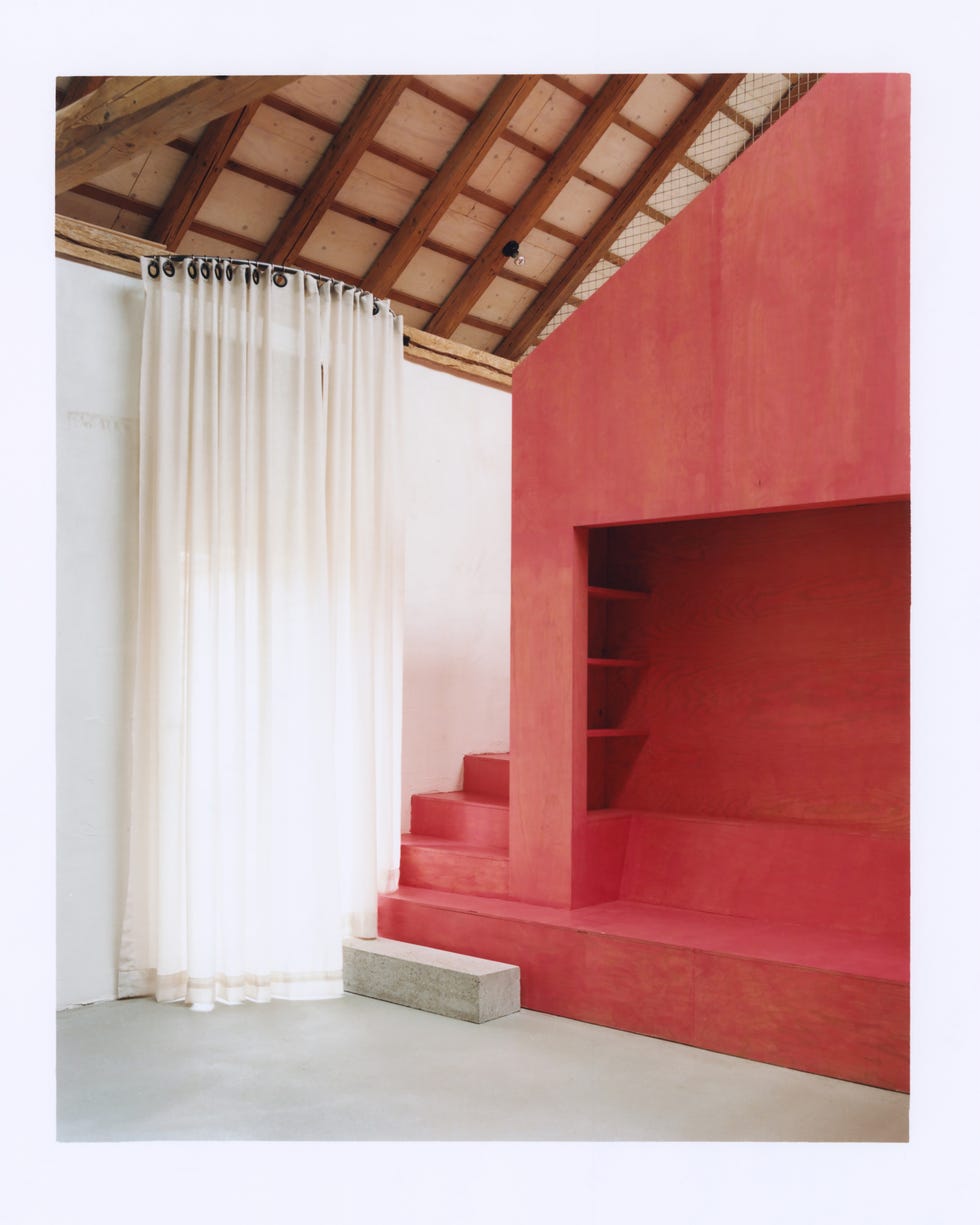 granero siglo xviii, cuatro casas divididas por colores y un manual de arquitectura, asi hicieron los propietarios su reforma diy