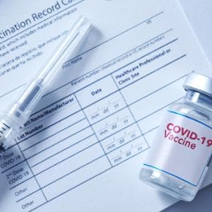 Rapporto Aifa sui vaccini: segnalazioni di eventi avversi calate dell'86%