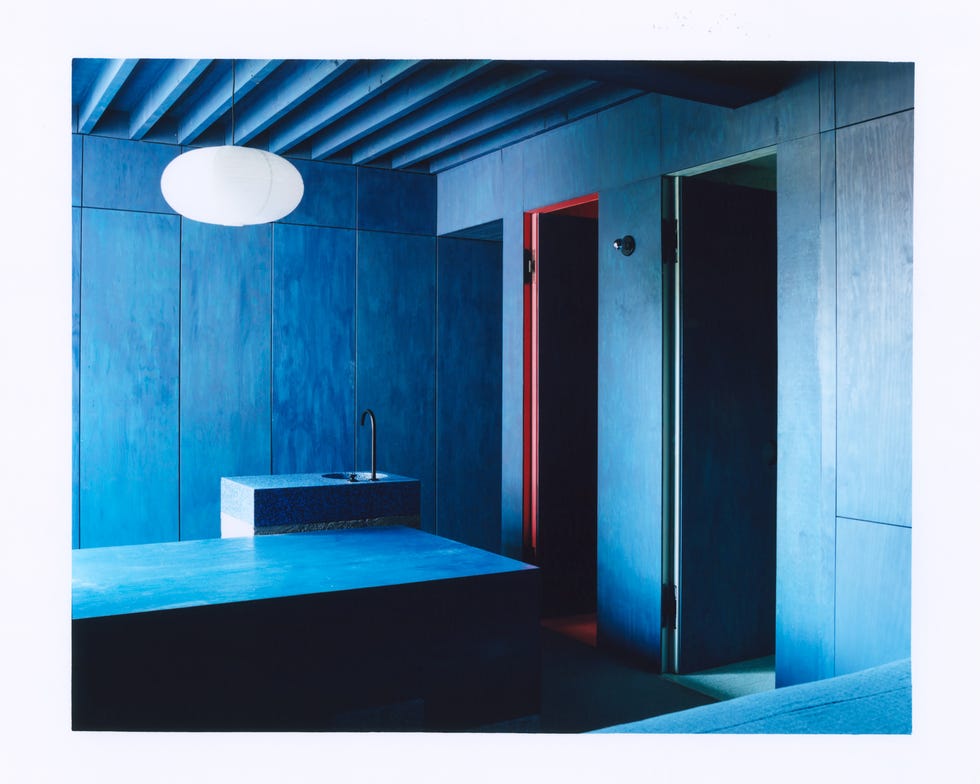 granero siglo xviii, cuatro casas divididas por colores y un manual de arquitectura, asi hicieron los propietarios su reforma diy