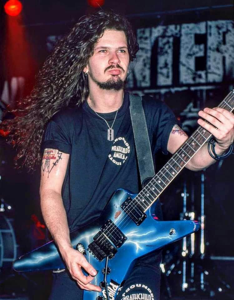 La Dean From Hell n°1 di Dimebag Darrell torna sul palco con i Pantera