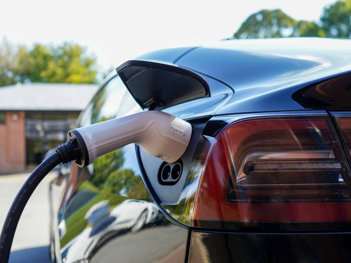 Le società che noleggiano auto dovranno acquistare solo veicoli elettrici