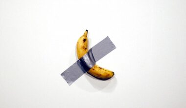La banana di Cattelan è stata mangiata per la terza volta, valeva 150mila dollari