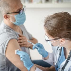 Ecco le cinque vaccinazioni raccomandate ai pazienti oncologici