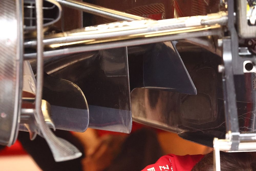 Ferrari SF-25: ecco i deviatori di flusso dei canali Venturi del fondo