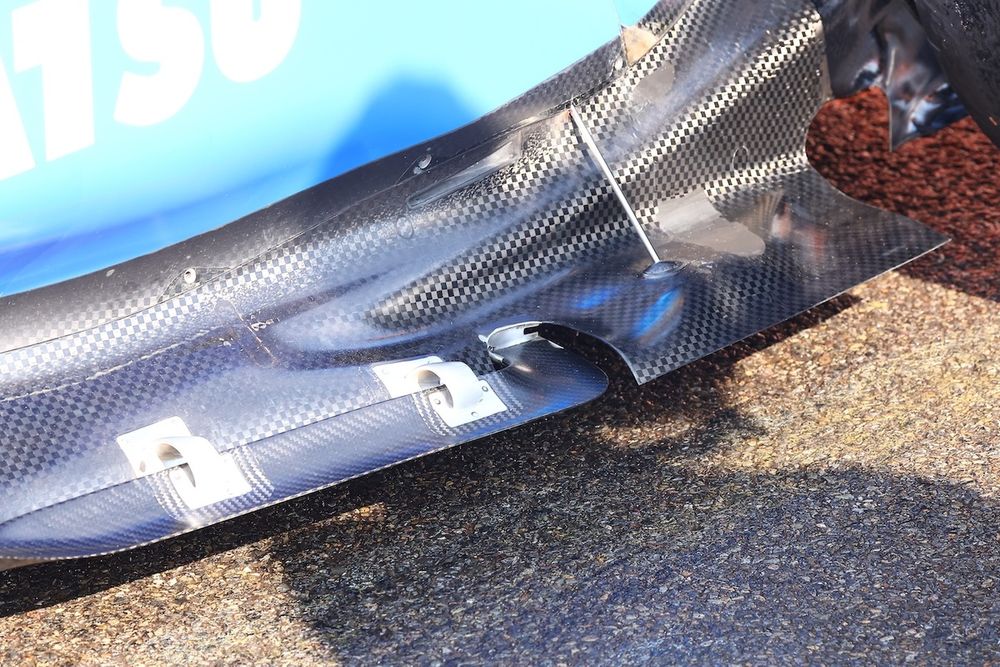Dettaglio della Williams FW47 con il nuovo marciapiede e lo slot rodisegnato davanti alla ruota posteriore