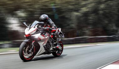 ZT703-RR: la prima tre cilindri sportiva di Zontes arriva nei concessionari - News