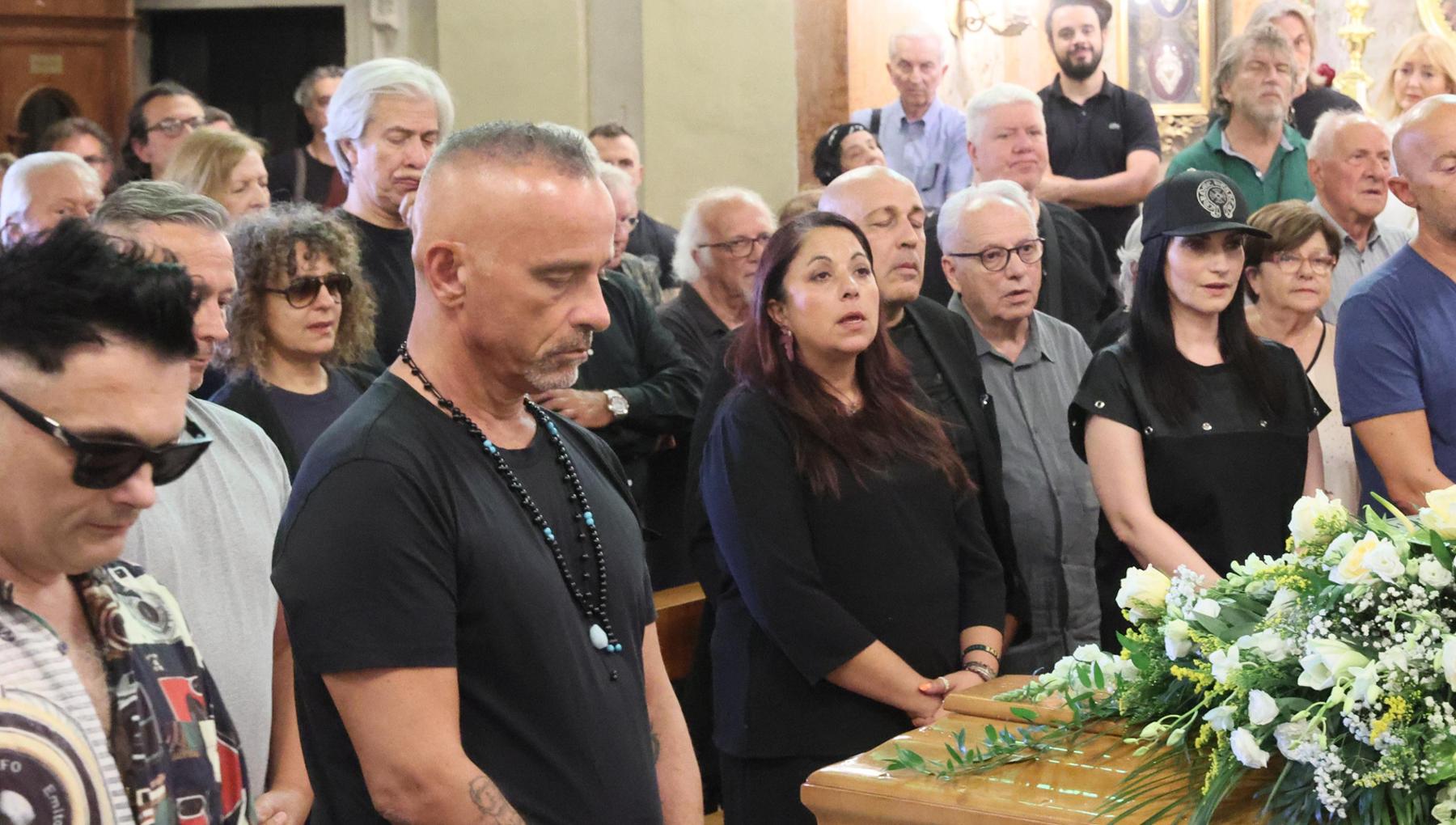 Morandi, Ramazzotti, Curreri per l’addio a Celso Valli. E Pausini canta “Volare” - la Repubblica