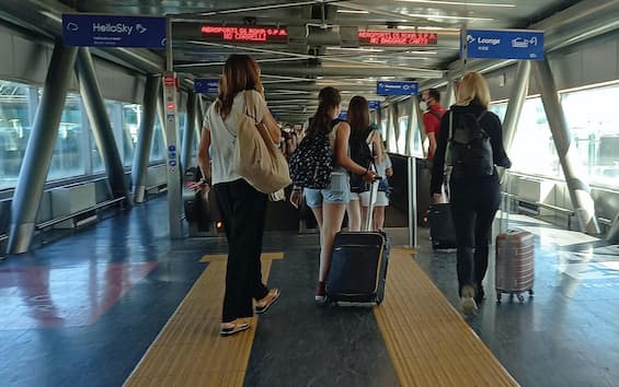 Tariffe aeree in aumento ma calano le prenotazioni: cosa succede nel settore viaggi