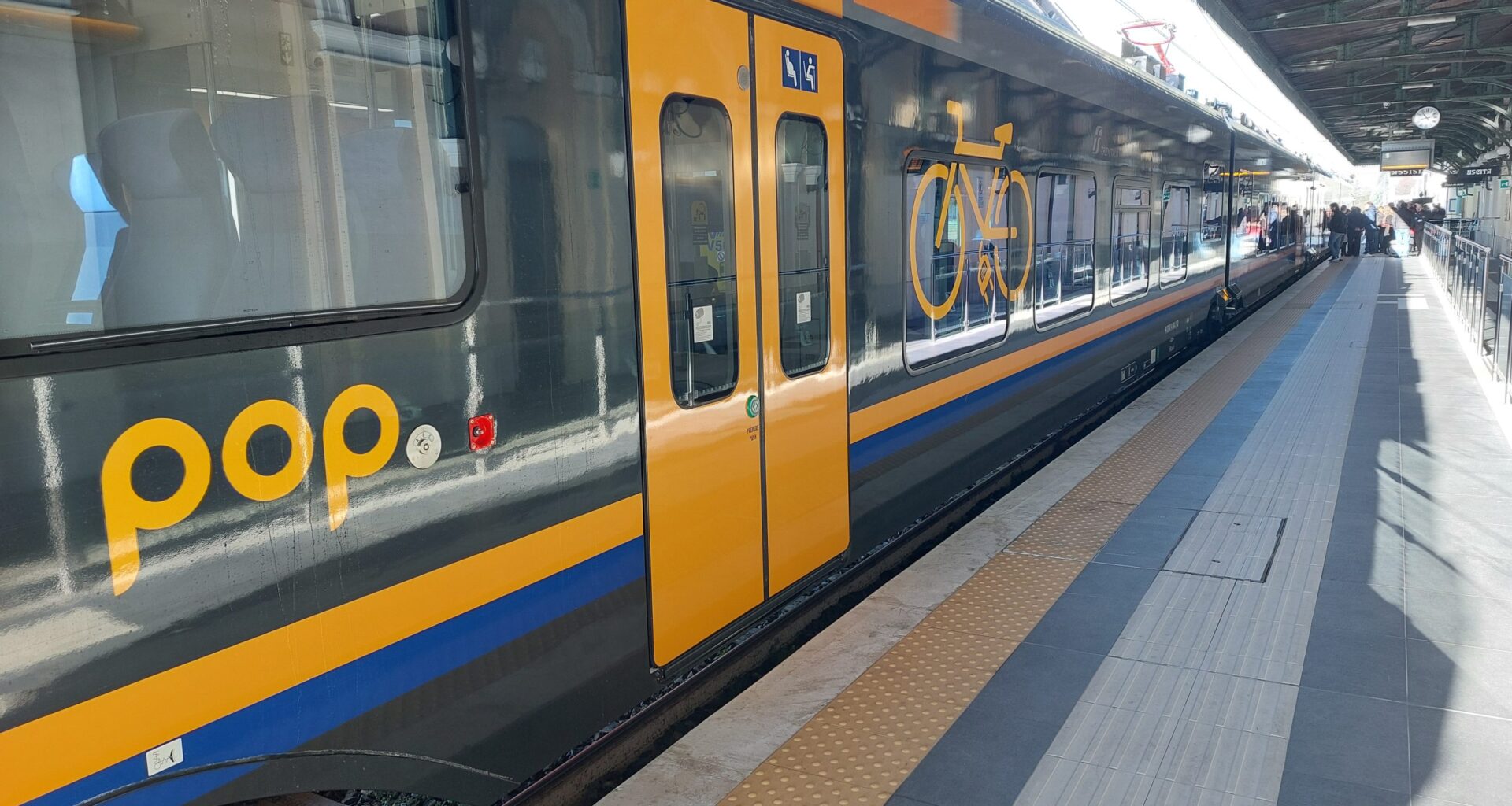 Caos treni, pendolari: «Stop a delibera che vieta regionali sulla Direttissima»
