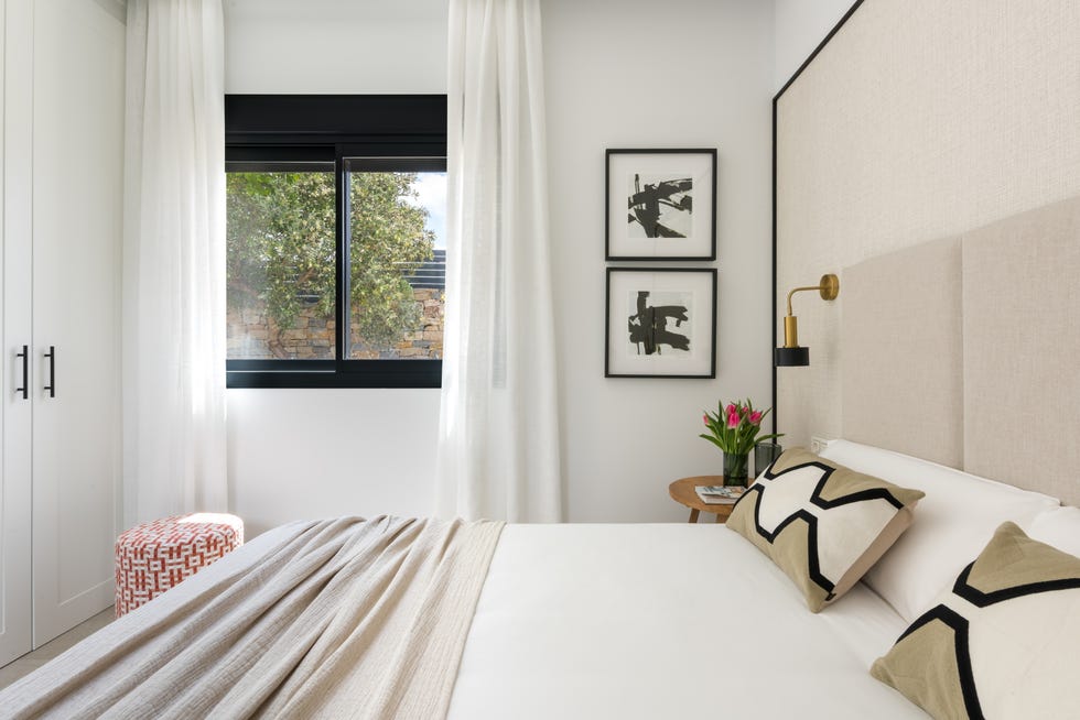 una casa de nueva construccion en antequera malaga con jardin piscina y porche