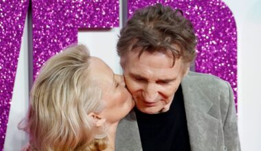 Pamela Anderson e Liam Neeson sono la coppia dell'estate