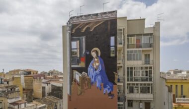 Andrea Ravo Mattoni estasia ancora Siracusa, completato il murale che raffigura l’Annunciazione