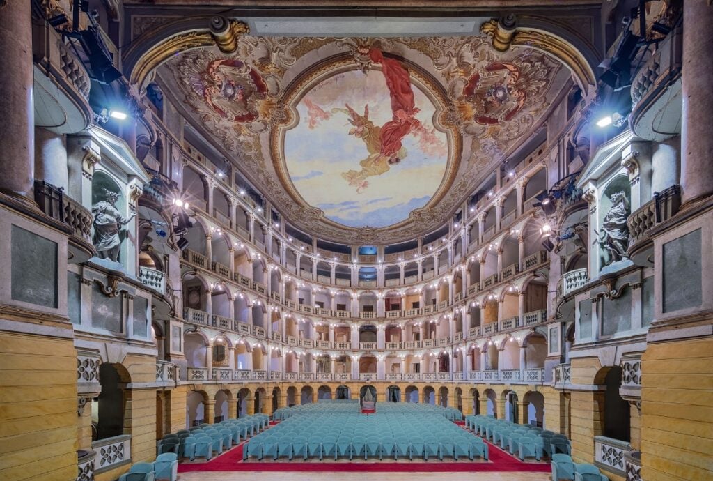 5 palchi teatro fraschini 1200x809 1 Lavorare nell’arte: opportunità da Viafarini, MM Spa, Expocasa, Fondazione Teatro Fraschini