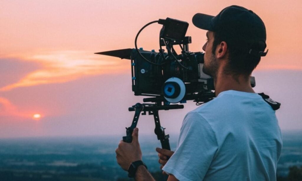 5 videomaker Lavorare nell’arte: opportunità da PRS (Paratissima), Premio Barcellona, Spazio Murat e Mahaus