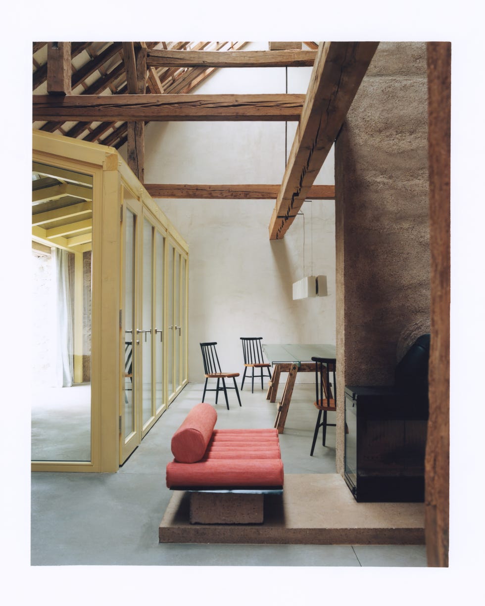 granero siglo xviii, cuatro casas divididas por colores y un manual de arquitectura, asi hicieron los propietarios su reforma diy