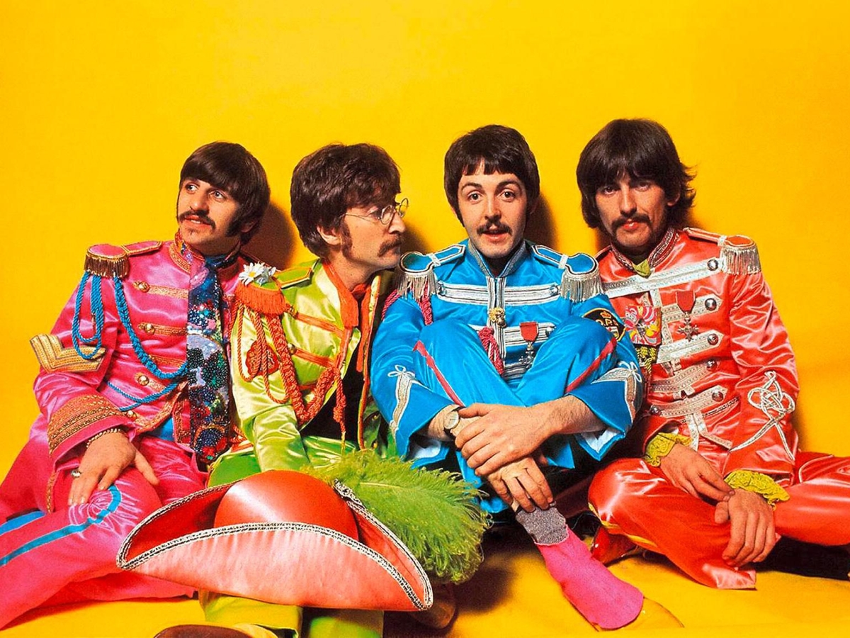 «Aiuto!/Help!» compie 60 anni: la tensione latente nei Beatles che si vede nel film di Lester