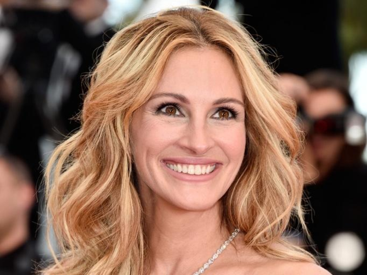 Mostra del Cinema di Venezia: cinque italiani in gara (apre Sorrentino) e pioggia di star da Clooney a Julia Roberts