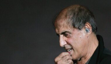 Celentano risponde alla lettera di Veltroni pubblicata su "7" «Grazie Walter! Solo tu potevi scrivere così»
