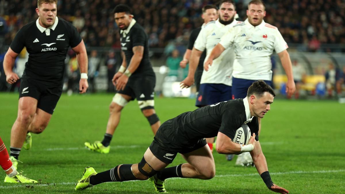 Rugby, All Blacks show: Francia travolta 43-17