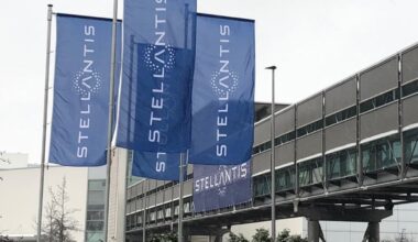 Stellantis conferma le perdite di 2,3 miliardi, la ripresa nel secondo semestre con nuovi prodotti e «decisioni difficili»