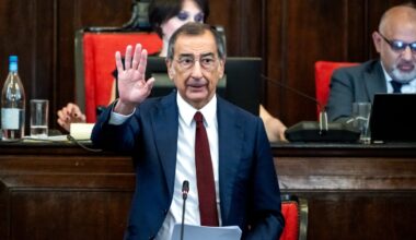 Il sindaco di Milano non si è dimesso: ecco perché. Il discorso in Aula: «Impegno con gli elettori da mantenere. Io ho le mani pulite»