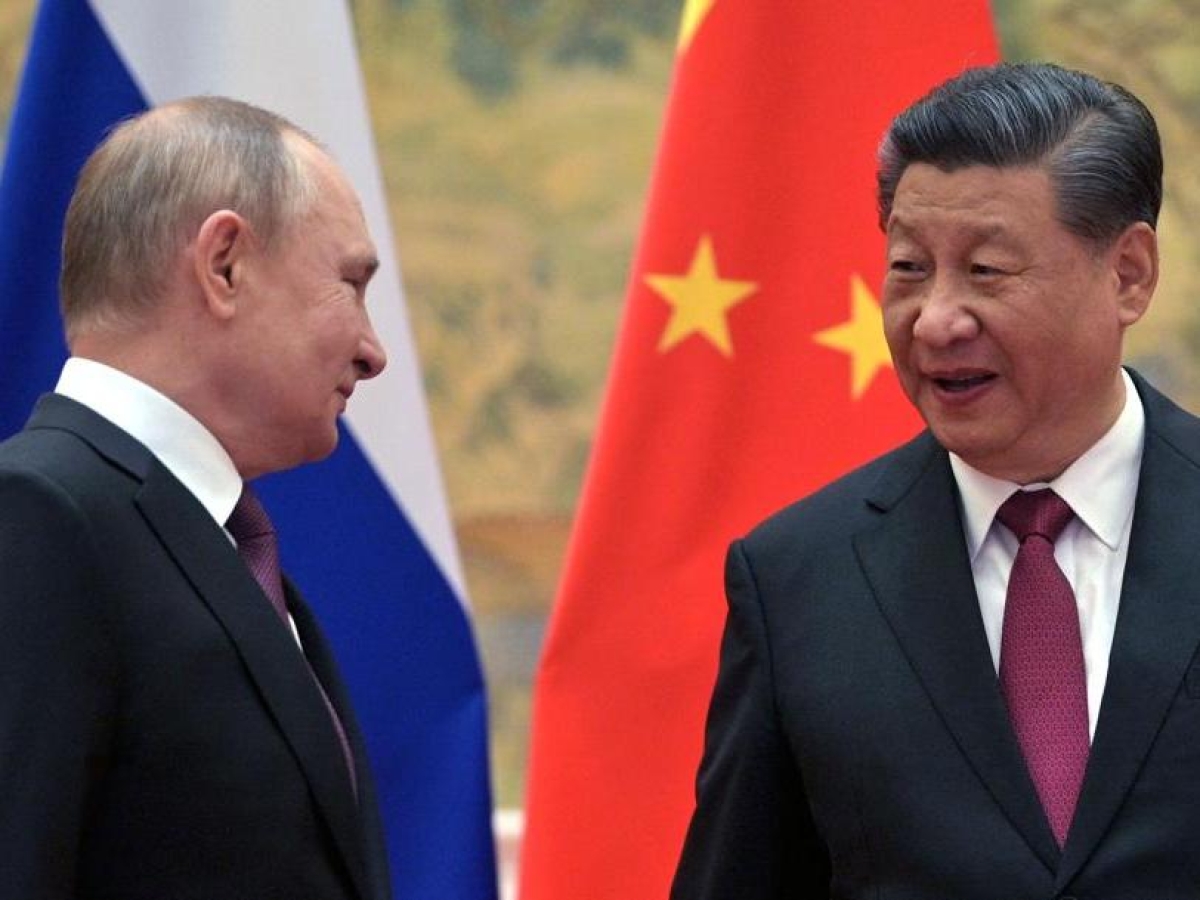 Putin, il «culto» di Xi Jinping per le strade di Mosca e il sogno di un incontro a tre con Trump: una nuova Yalta per dividersi il mondo con Cina e Usa