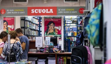 Scuola, caro libri e «tetti di spesa»: a Torino scoppia la protesta dei docenti