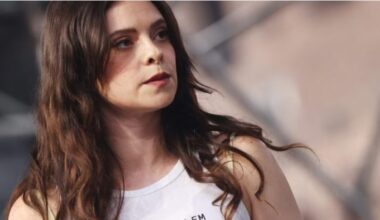 Francesca Michielin insultata per il fisico, replica infuriata: «Andate a fan... Basta commentare il corpo delle donne»