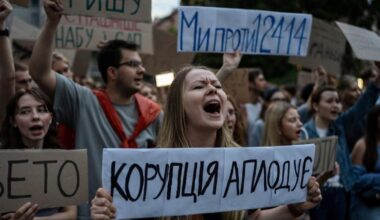 Ucraina, stretta sulle agenzie anticorruzione: le piazze contro Zelensky