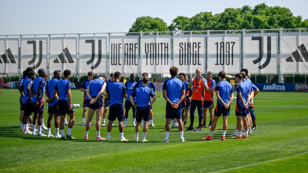 Juve, raduno LIVE | La diretta
