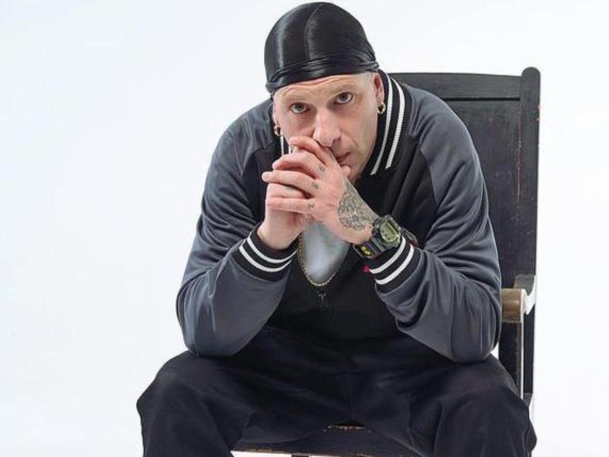 Clementino: «Ho lasciato Milano per tornare a Nola. La mia famiglia è tutto. E con Roberta sto vivendo l'amore»